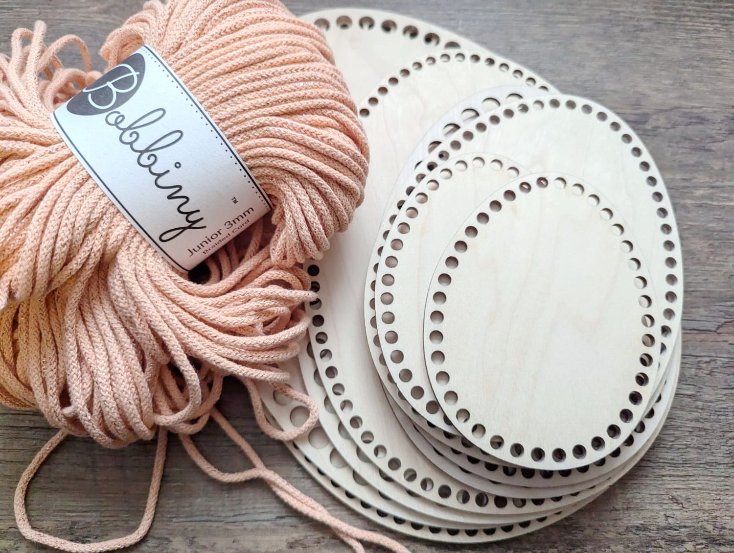 Holzboden in Ei-Form zum Häkeln – ohne Motiv