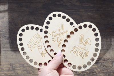 Holzboden in Ei-Form zum Häkeln – Happy Easter