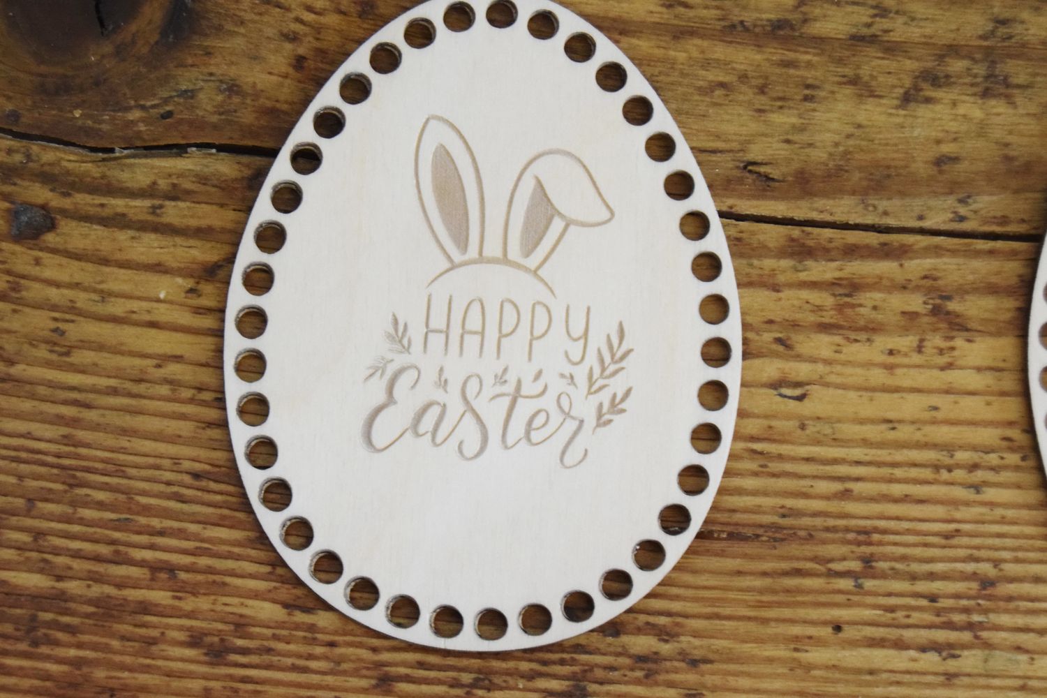 Holzboden in Ei-Form zum Häkeln – Happy Easter