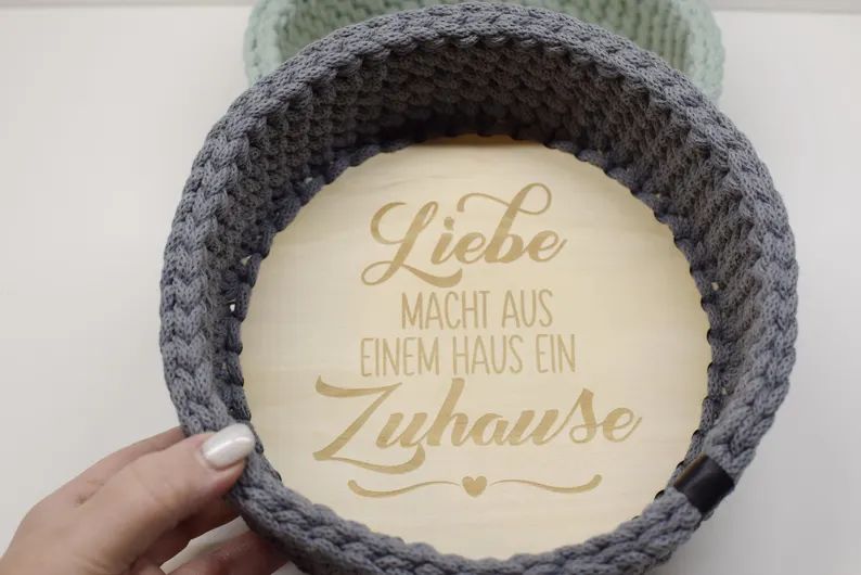 LIEBE MACHT AUS EINEM HAUS EIN ZUHAUSE,  Holzböden mit Motiv, Rund in allen Größen und Lochgrößen