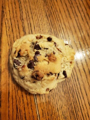 Chocolate Chip Cookie (With Nuts)
