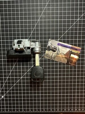 Glovebox lock and key (all years)