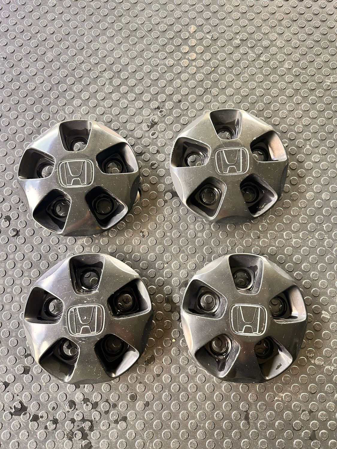 Steelie Center Hub Caps | Gloss Black | Used
