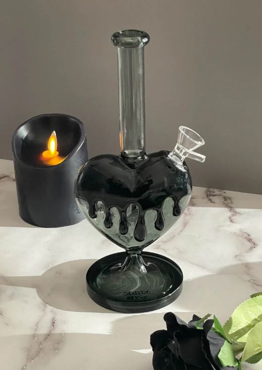 Canna Style | Goth Heart Bong