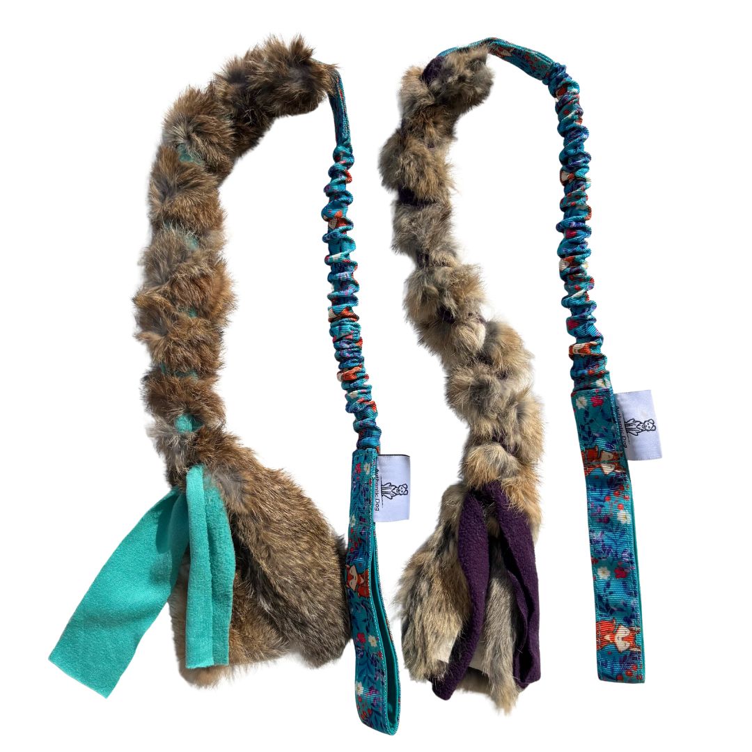 Hasenfell-Zergel mit Ruckdämpfer - robustes Hundepielzeug mit Bungee 80 cm
