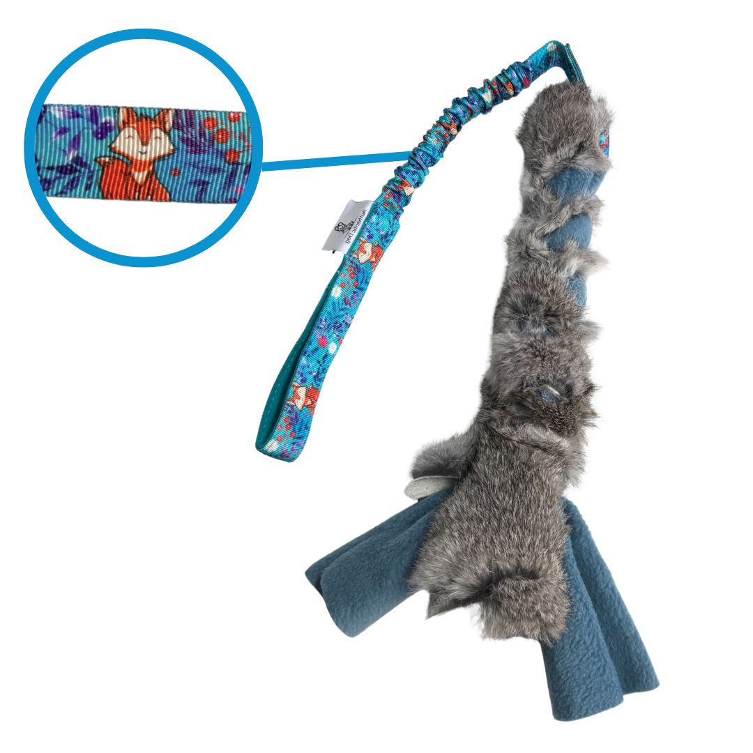 Hasenfell-Zergel mit Ruckdämpfer - robustes Hundepielzeug mit Bungee 60 cm
