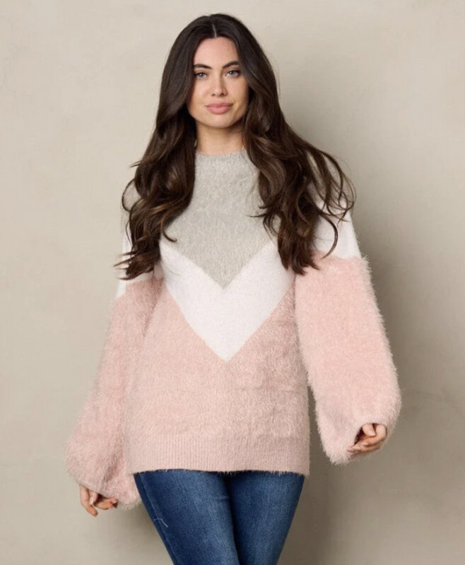 WOMEN S LONG SLEEVE CHEVRON COLORBLOCK SWEATER