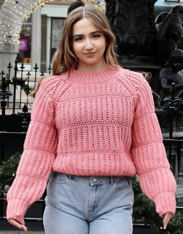 WOMEN&#39;S LONG SLEEVE PULLOVER KNIT SWEATER