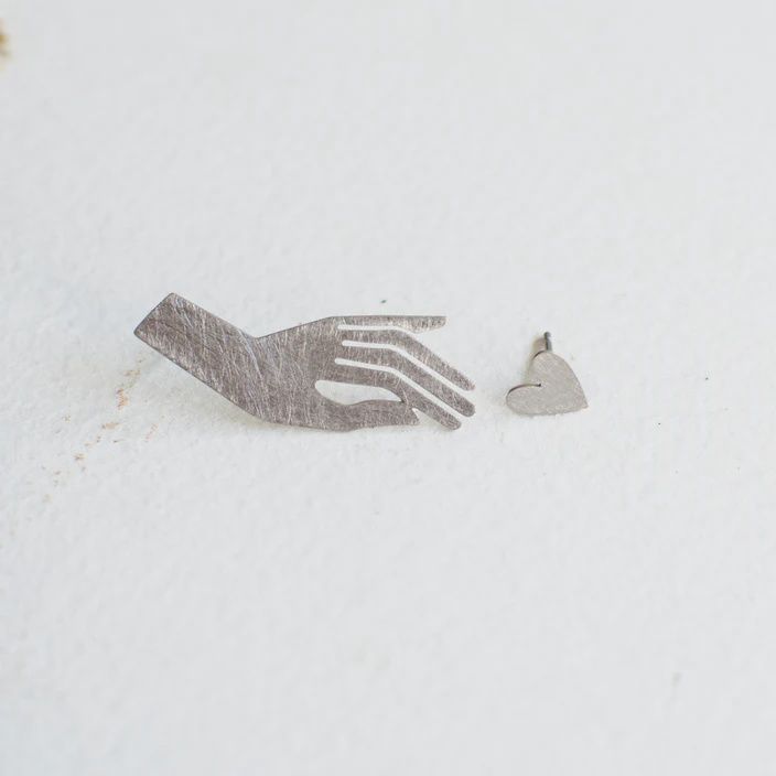 RAAK oorsteker + hartje zilver
