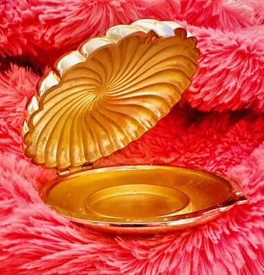 Vintage Clam Shell Makeup Compact