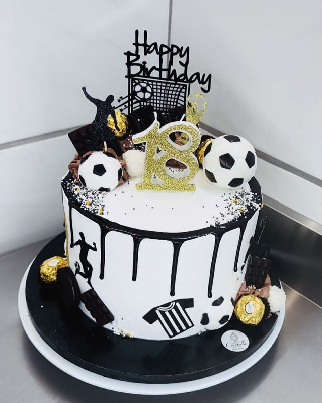 Fußball Drip Cake