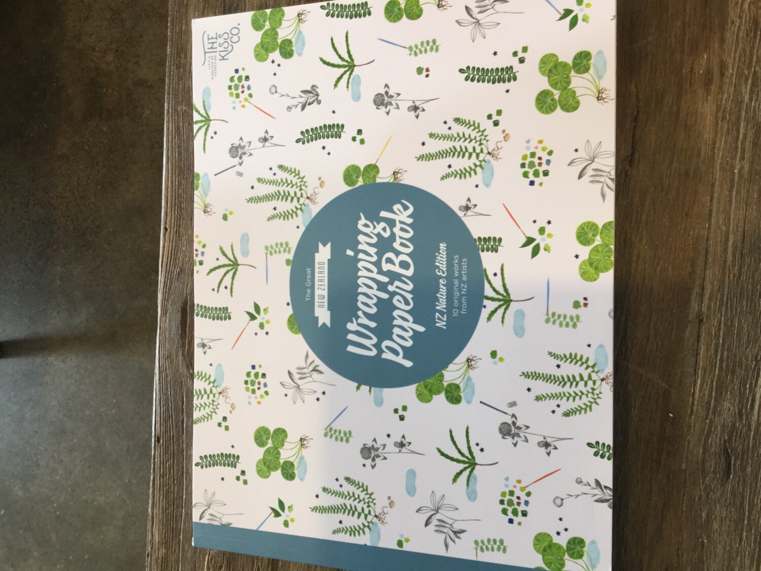 The Kiss Co Wrapping Paper Book   . The Great New Zealand NZ  Nature Edition & NZ artists
