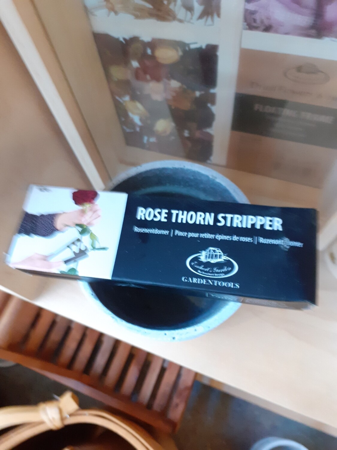 Rose thorn stripper