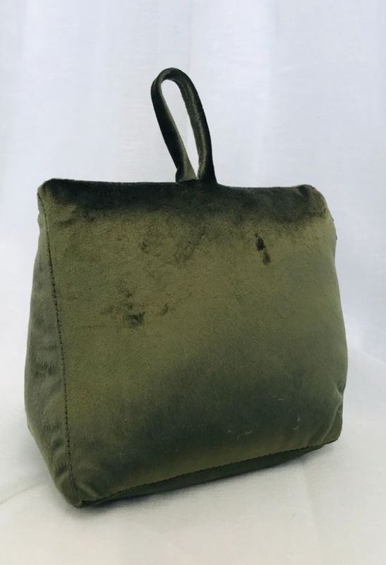 Velvet Doorstop, Le Forge