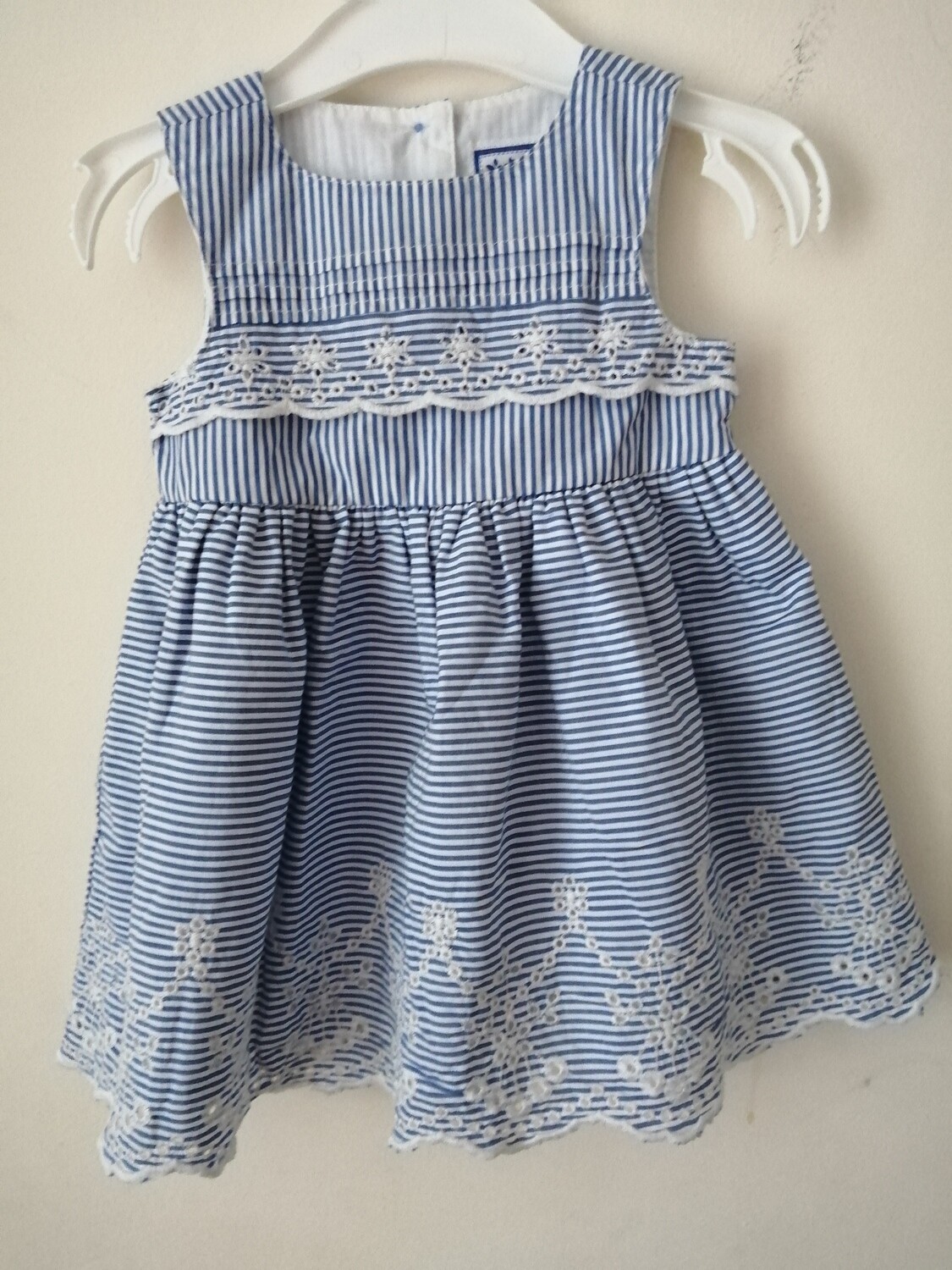 Early days dress size 3-6moths