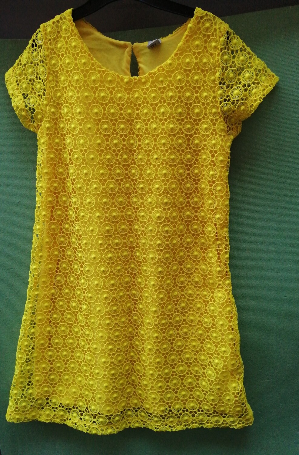 Yellow lace dress 8yrs old