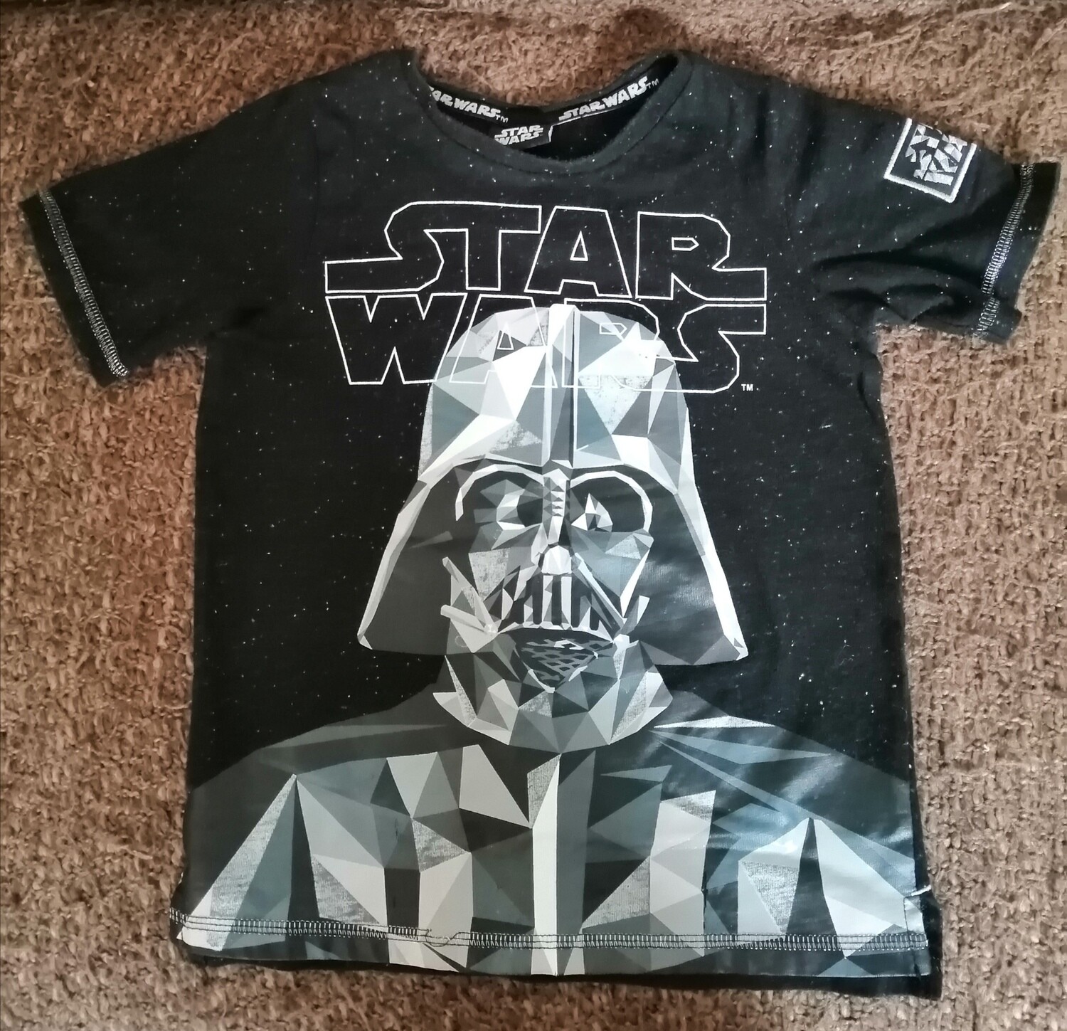 Star wars t-shirt size age  5-6 yrs old
