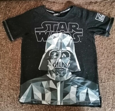 Star wars t-shirt size age  5-6 yrs old
