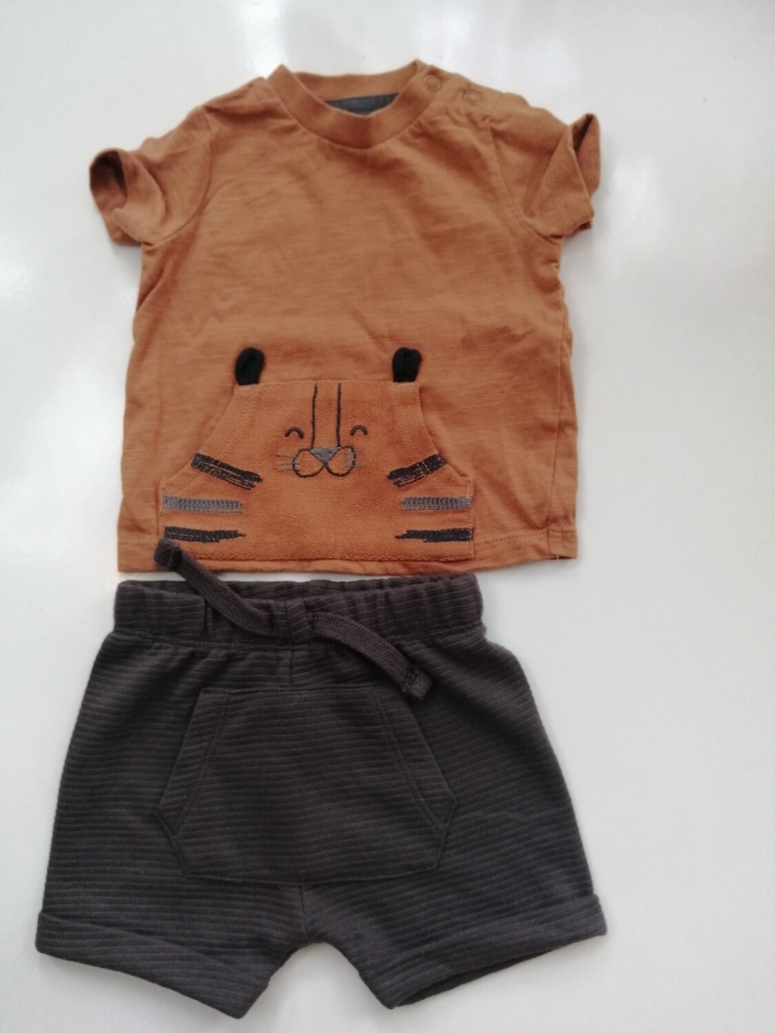 F&F top with TU button age 1Mths