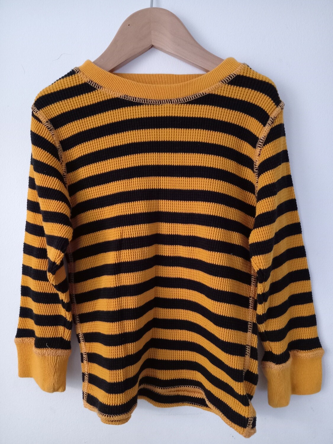 Place yellow and blue top age 4yrs