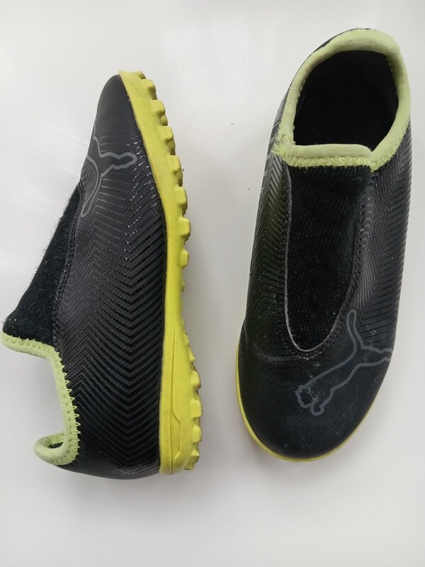 Puma football  kids shoes size UK 11