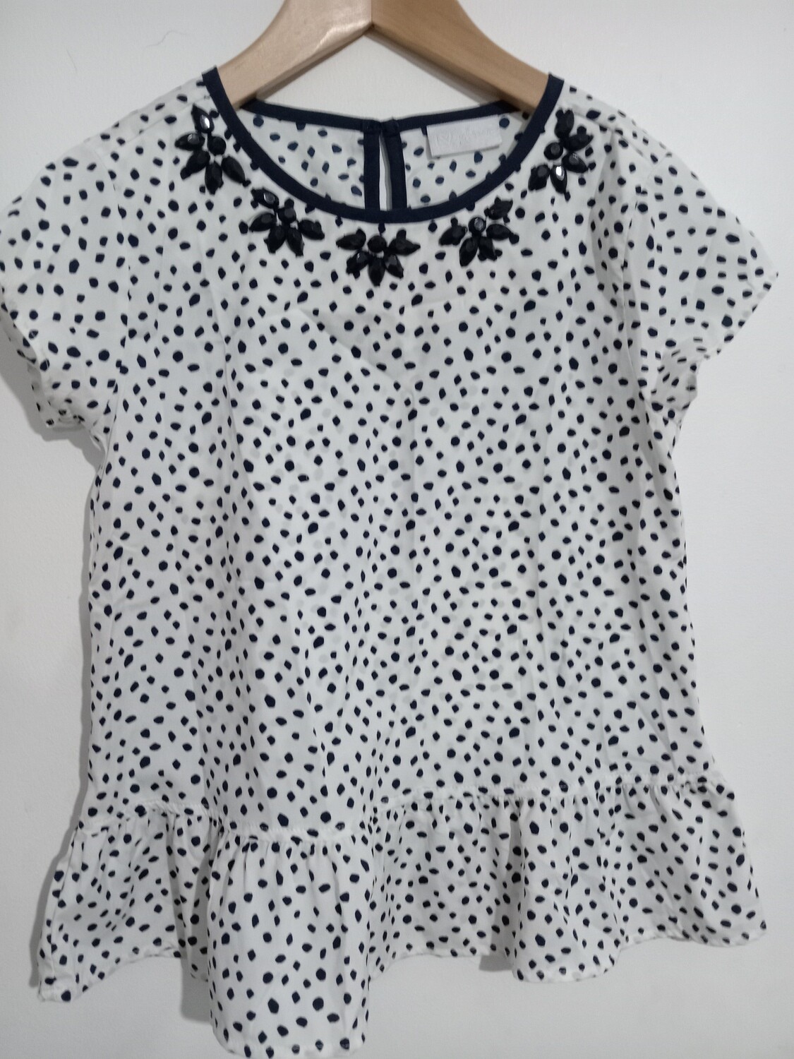 Girls wear top age 9yrs old