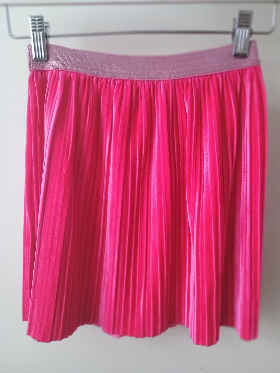 Bright pink skirt 6-7 yrs old