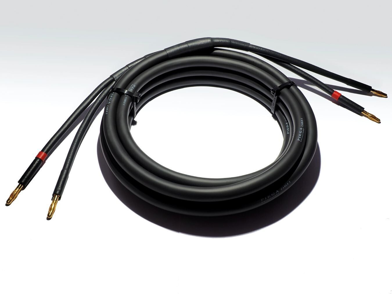 Piega Cable THREE konfektioniert  beidseitig 24 kt. Gold Bananestecker