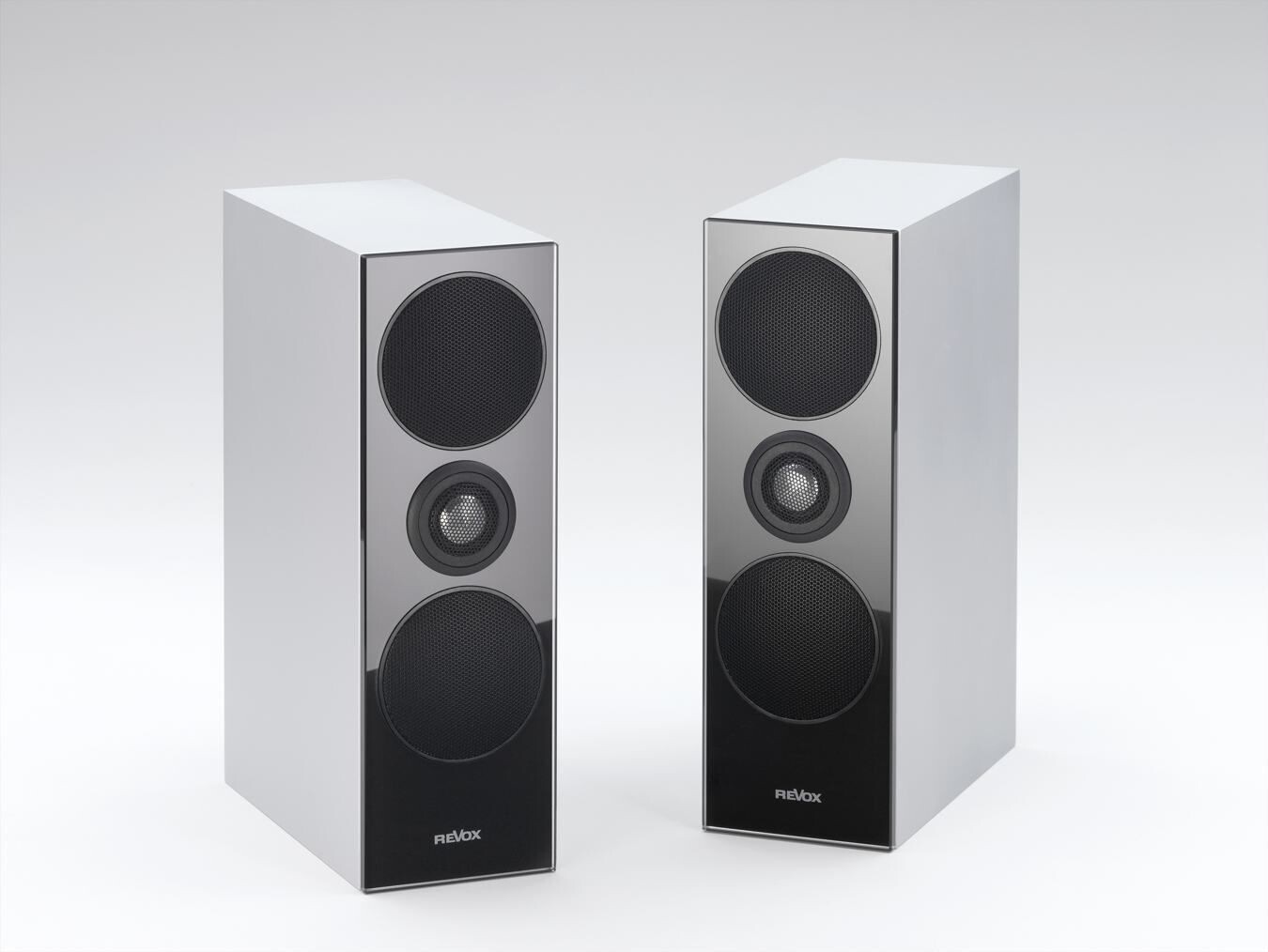 Revox Shelf G70 Speaker Silber/Schwarzes Glas Revox Shelf G70 Speaker Silber/Schwarzes Glas
