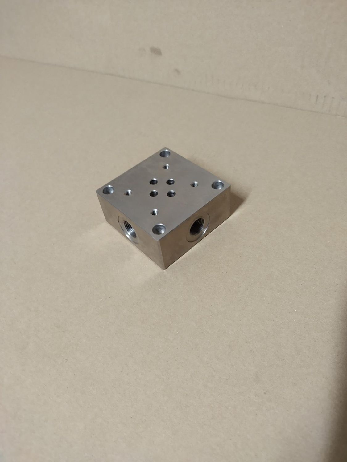 Cetop pohjalaatta sivulähdöillä 3/8" teräs