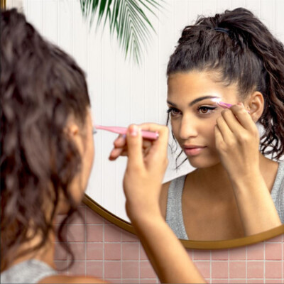Center Stage Light Up Tweezers