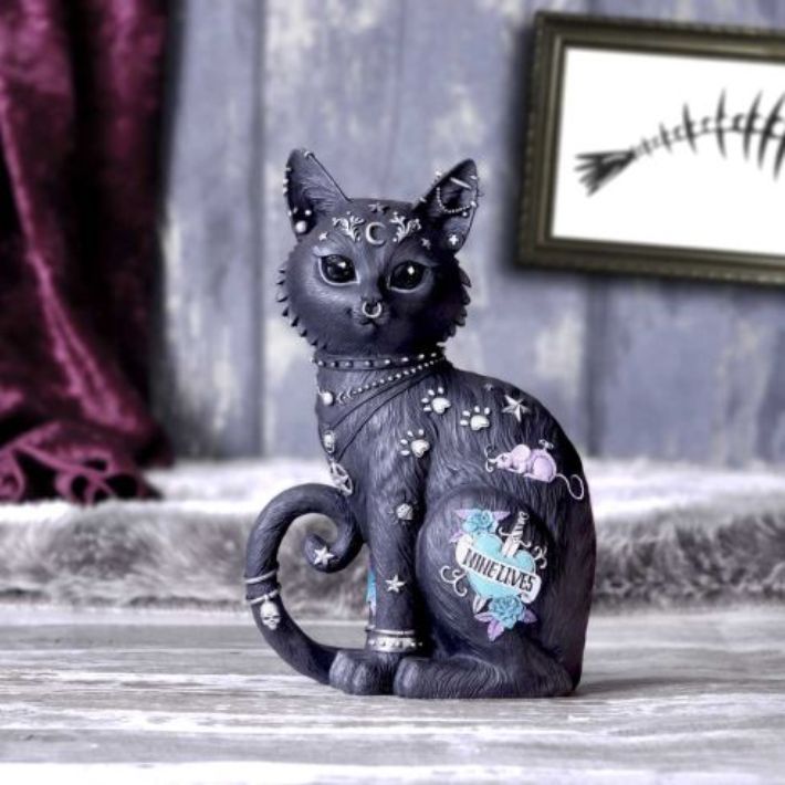 #111N Nine Lives Cat Figurine 8.5&quot;