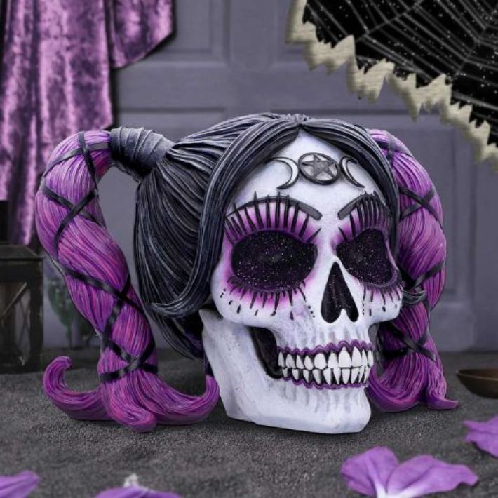 #41N Drop Dead Gorgeous - Myths and Magic Voodoo Doll Skull