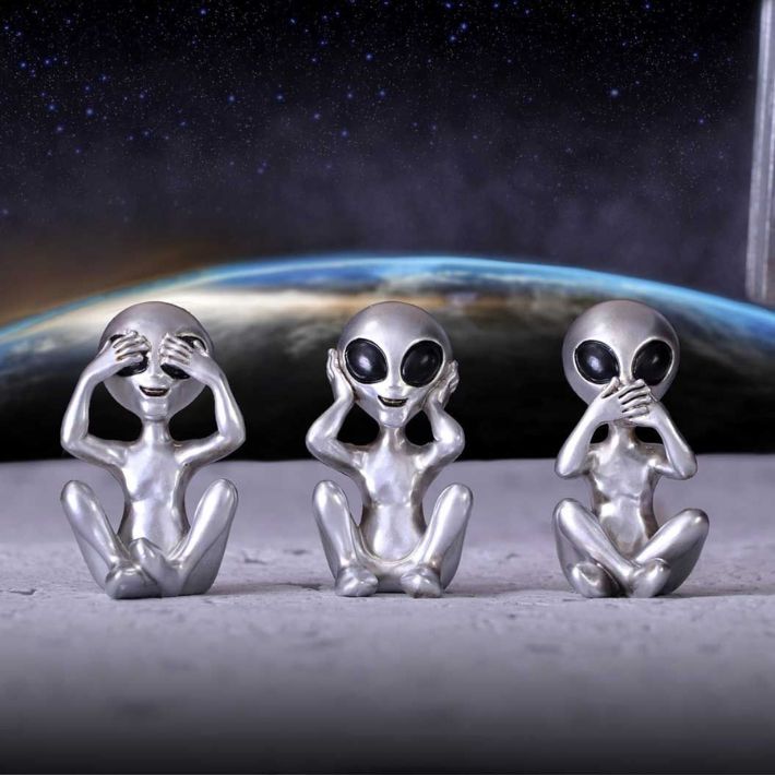 #175N Three Wise Aliens