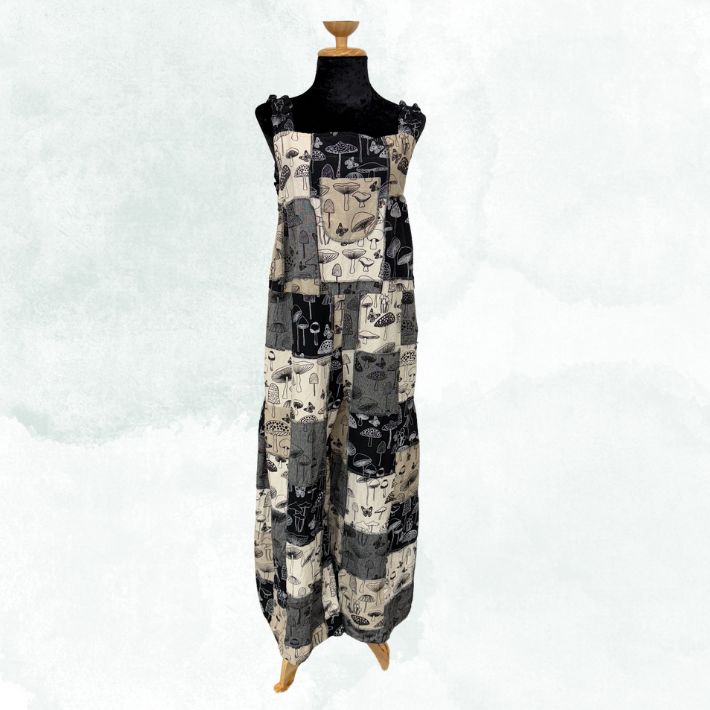 Tapaii Mushroom Overalls, Colour: Black/White