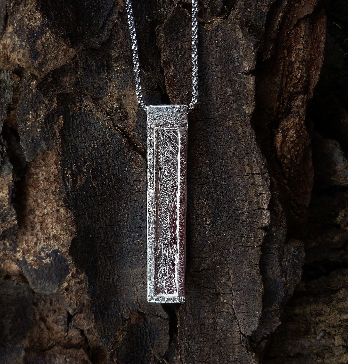 Large Window Pendant-necklace