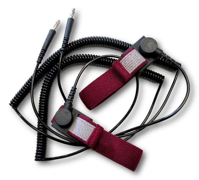 WRISTBANDS WITH CONNECTING CABLES