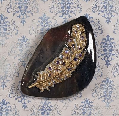 Gold leaf feather magnet