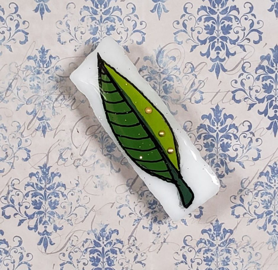 Green leaf magnet