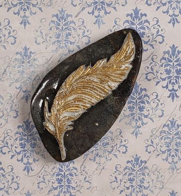 Gold resin leaf magnet