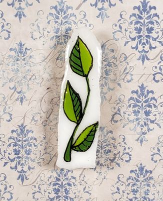 Triple leaf vine magnet