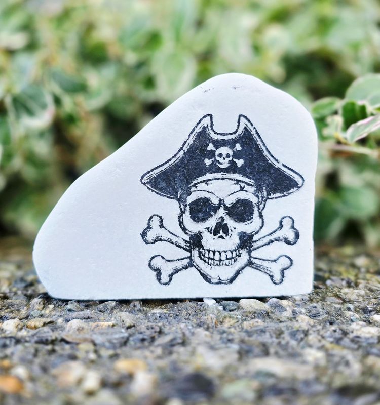 Crossbones Skull