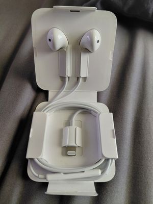 Ear pod headphones