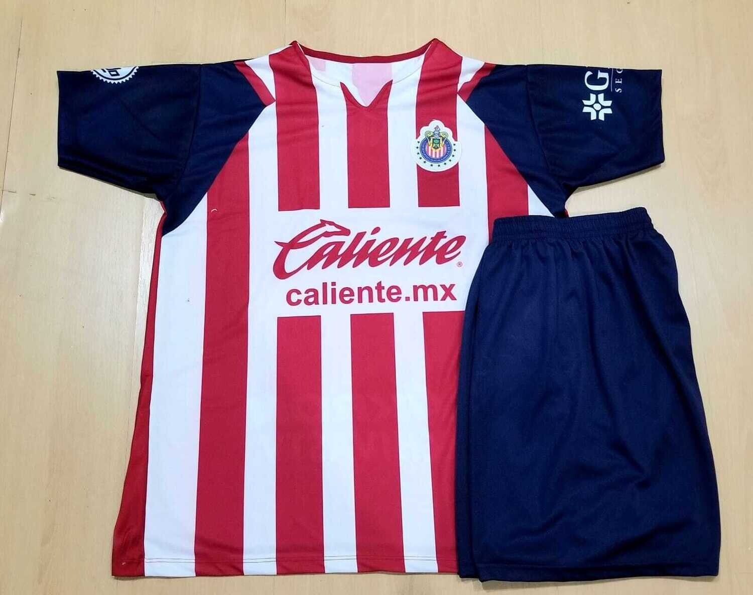 Chivas presentó sus nuevos uniformes para el Apertura 2021
