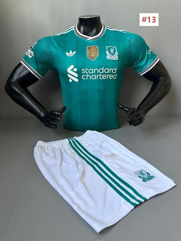 UNIFORME LIVERPOOL VISITA