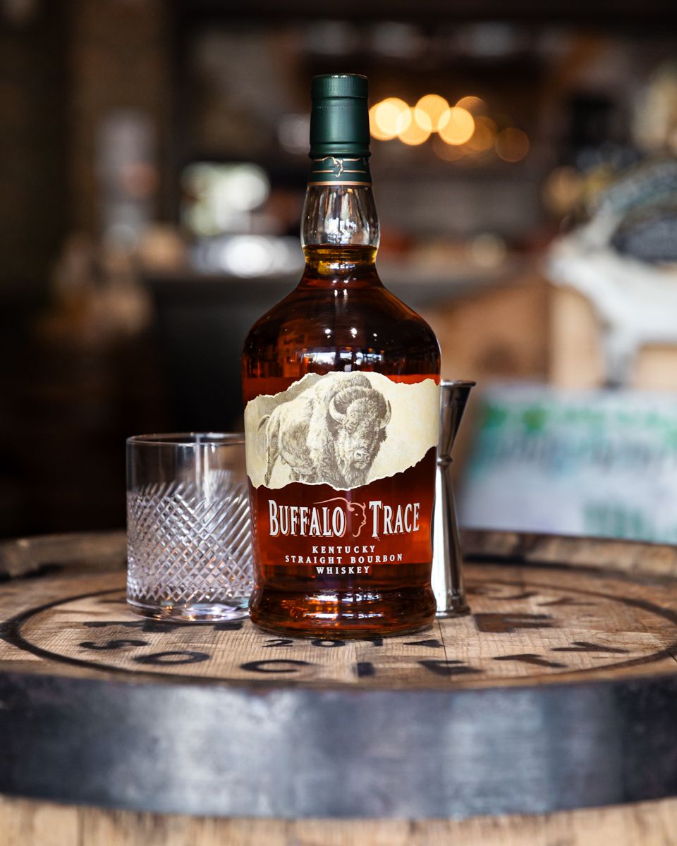 Buffalo Trace H&amp;F Whisk(e)y Society Single Barrel Bourbon 2024 · 1 L