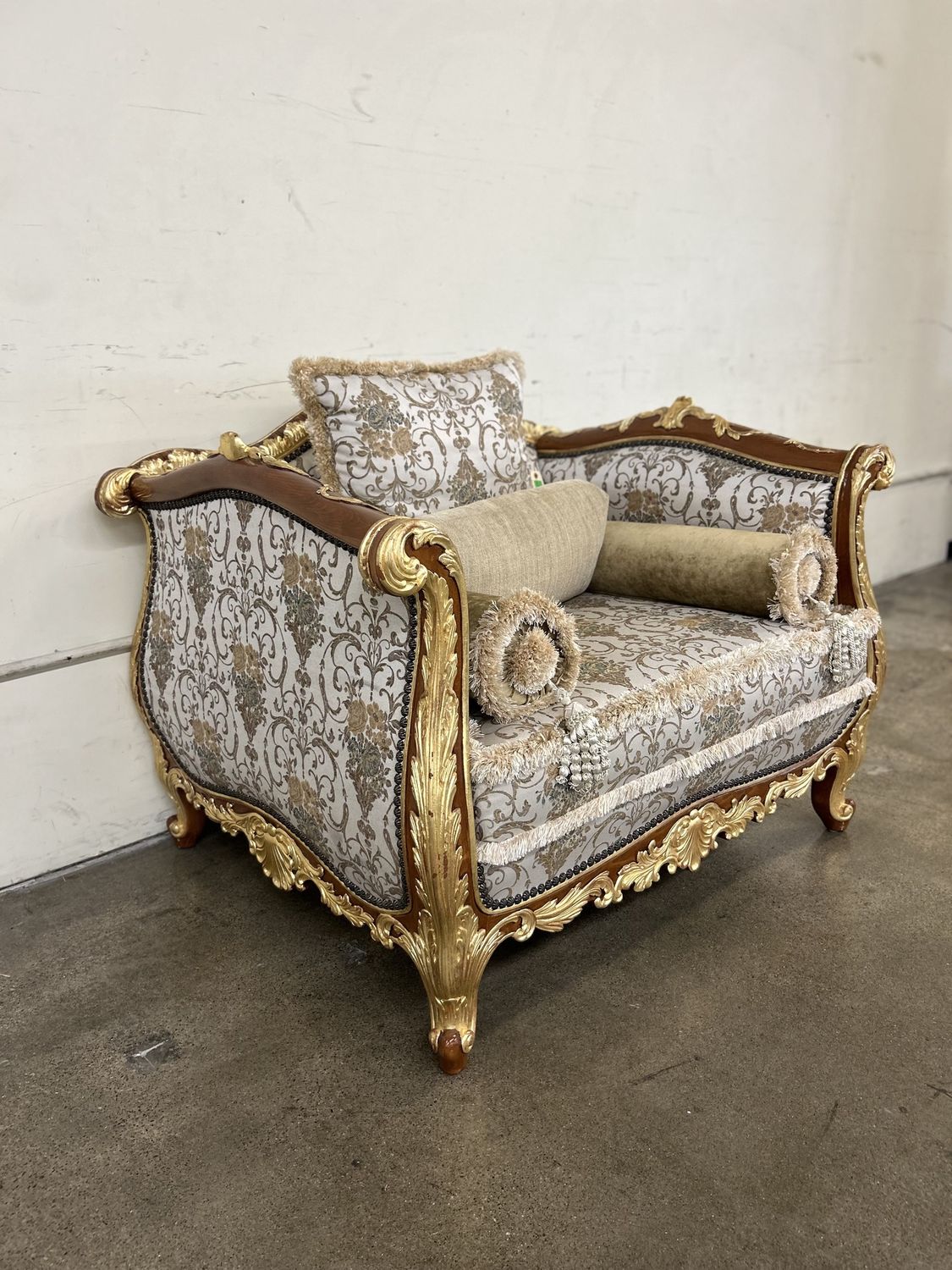 Saint Germain Loveseat