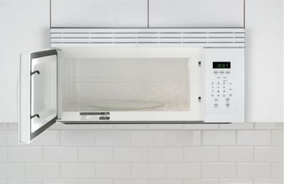 1.5-cu ft 900-Watt Over-the-Range Microwave with Sensor Cooking (White)