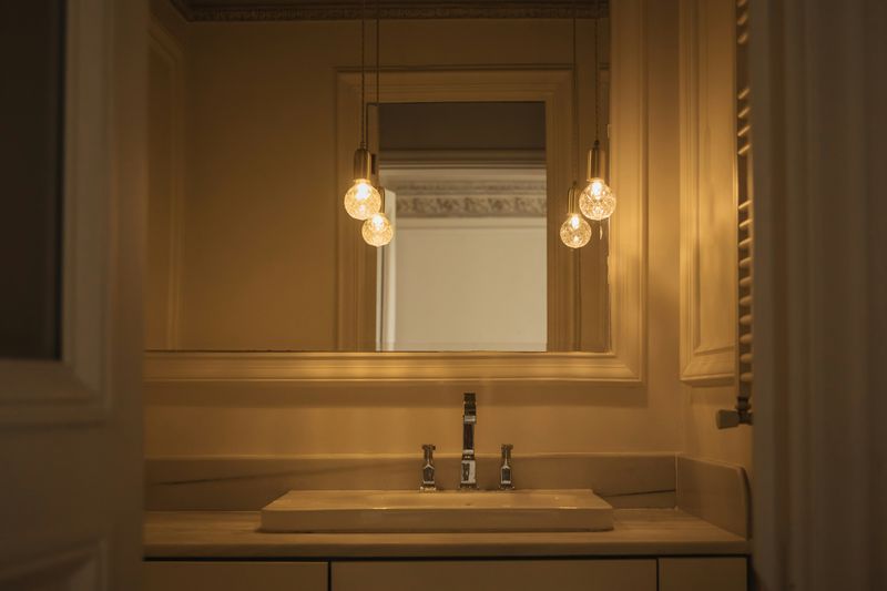 VANITY LIGHT