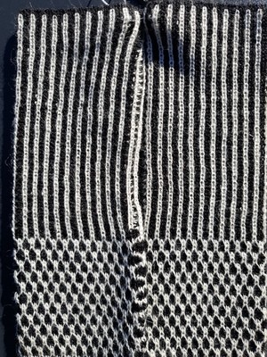 Gloves - Fingerless - Black/Cream striped